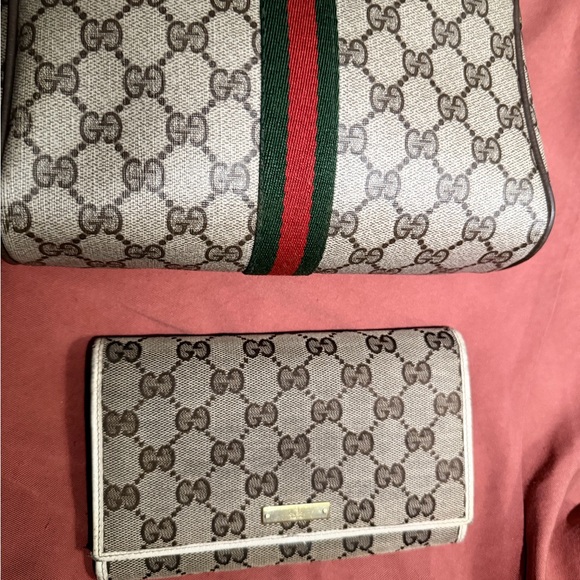 Gucci tan and brown Monogram Wallet - Picture 3 of 12